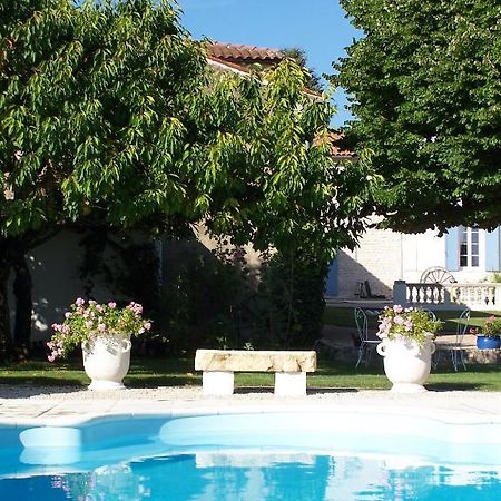 Le Four A Pain Hotell Saint-Jean-dʼAngély Exteriör bild