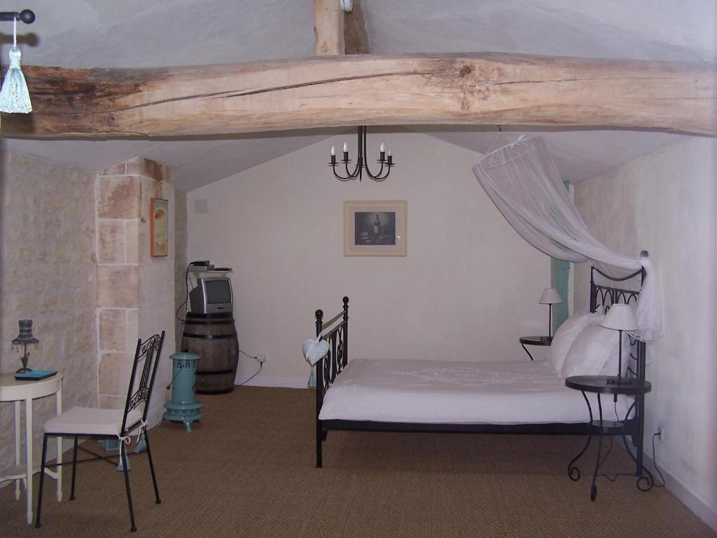 Le Four A Pain Hotell Saint-Jean-dʼAngély Rum bild